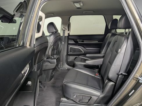 Used 2024 Kia Telluride S FWD image 24