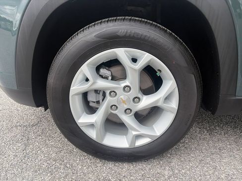 Used 2025 Chevrolet Trax LS w/ LS Convenience Package FWD image 26