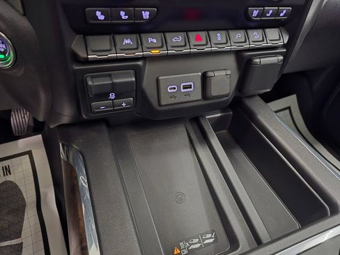 Used 2021 GMC Sierra 1500 Denali w/ Driver Alert Package II AWD/4WD image 32