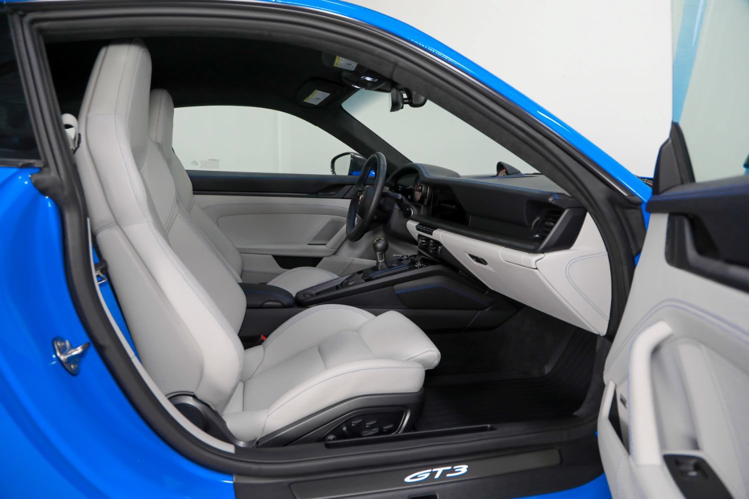 Used 2022 Porsche 911 GT3 RWD image 2