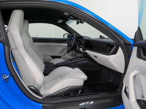 Used 2022 Porsche 911 GT3 RWD image 2