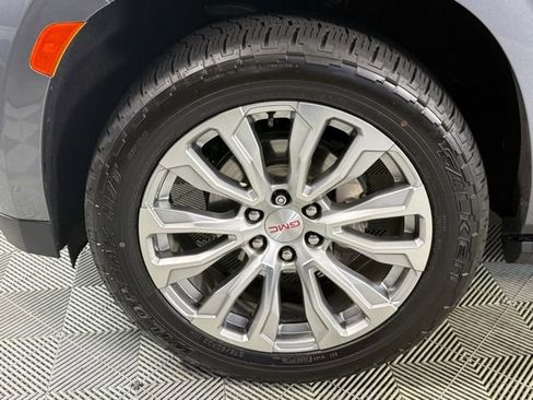 Used 2022 GMC Yukon XL Denali w/ Advanced Technology Package image 11