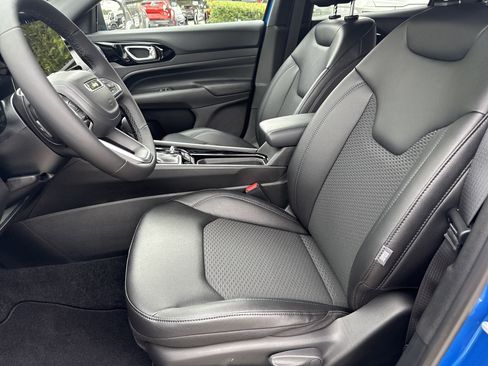 New 2026 Jeep Compass Latitude image 9