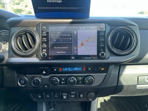 Used 2020 Toyota Tacoma TRD Off-Road w/ TRD Premium Off Road Package AWD/4WD image 13