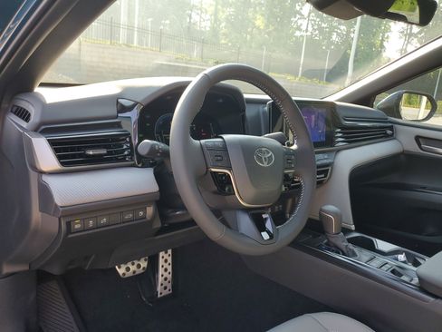 Used 2026 Toyota Camry SE w/ Convenience Package FWD image 15