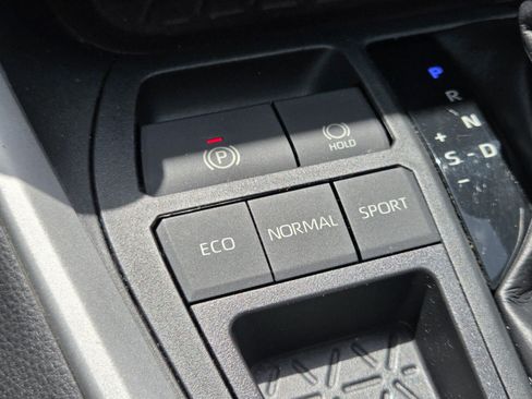 Used 2020 Toyota RAV4 Limited FWD image 17