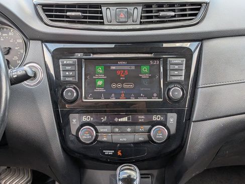 Used 2019 Nissan Rogue SV w/ Sun & Sound Touring Package AWD/4WD image 18