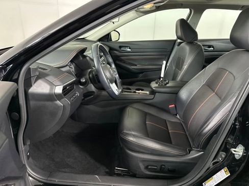 Used 2020 Nissan Altima 2.5 SR w/ Premium Package image 11