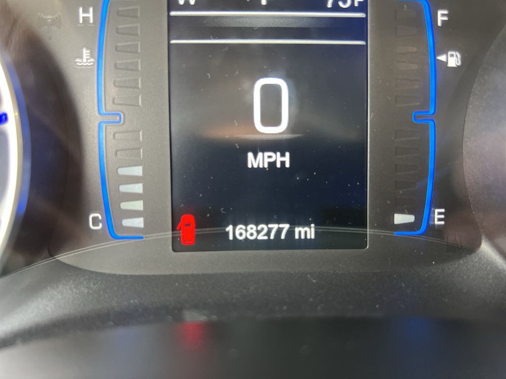 Used 2017 Chrysler Pacifica Touring-L FWD image 17