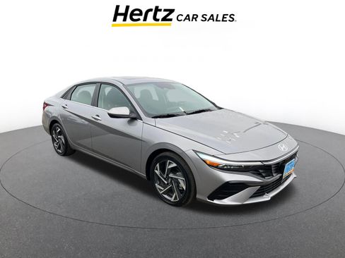 Used 2025 Hyundai Elantra SEL image 1
