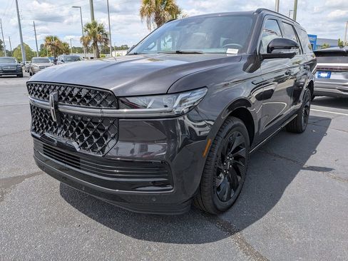 New 2026 Lincoln Navigator Reserve w/ Jet Appearance Package image 8