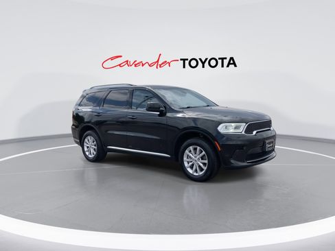 Used 2024 Dodge Durango SXT image 2
