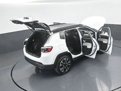 Used 2023 Jeep Compass Limited image 66