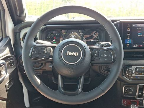 Used 2025 Jeep Wrangler Unlimited Sport S 4xe AWD/4WD image 17
