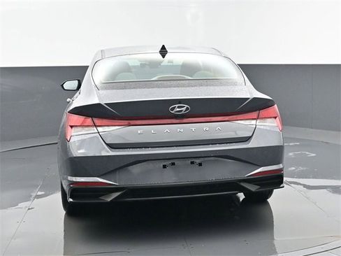 Used 2023 Hyundai Elantra SEL image 28