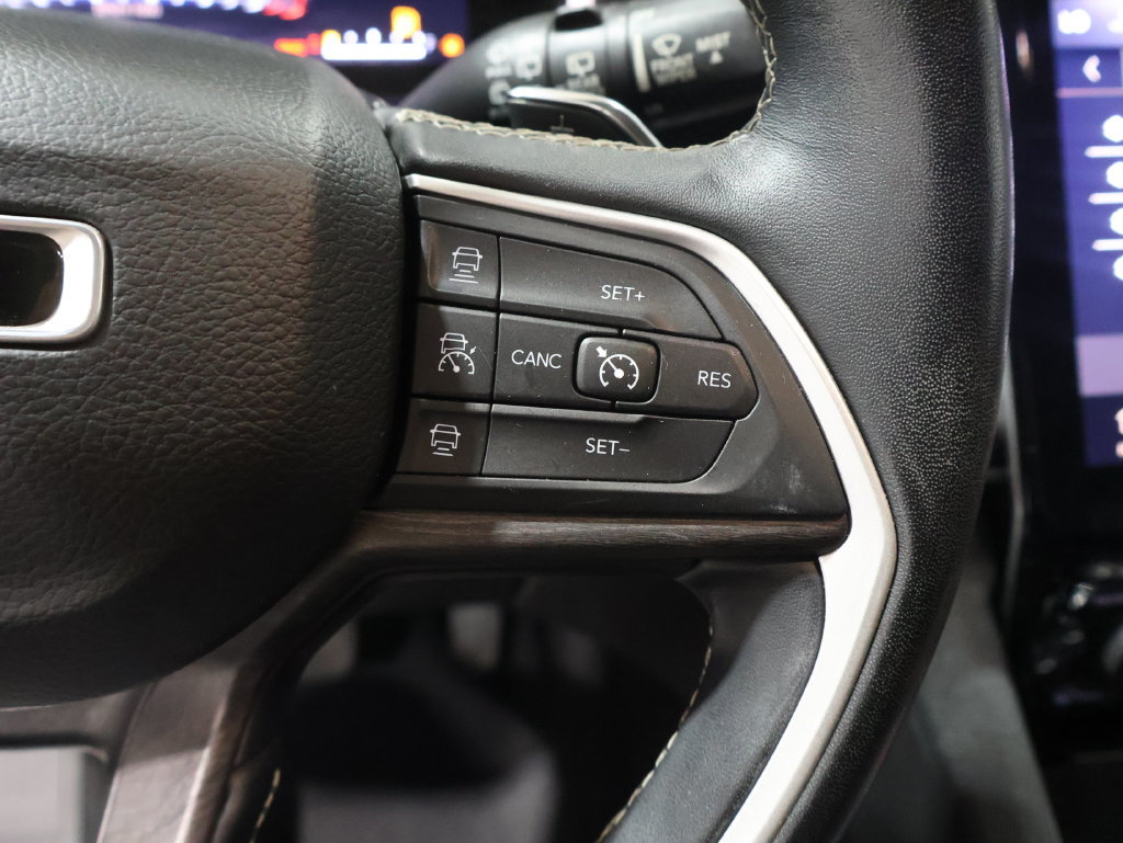 Used 2022 Jeep Grand Cherokee L Limited AWD/4WD image 40