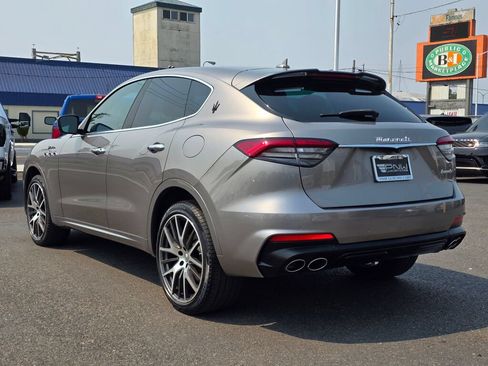 Used 2022 Maserati Levante Modena AWD/4WD image 8