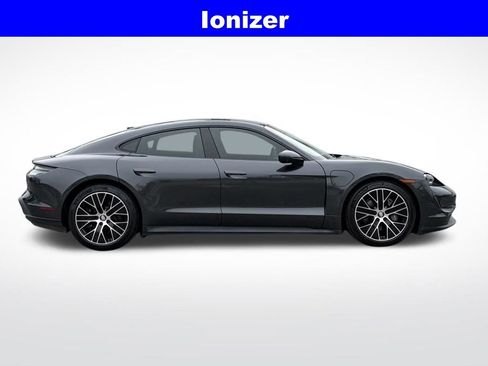 Used 2022 Porsche Taycan image 8