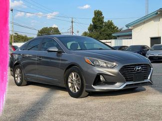 Used 2018 Hyundai Sonata SE image 1