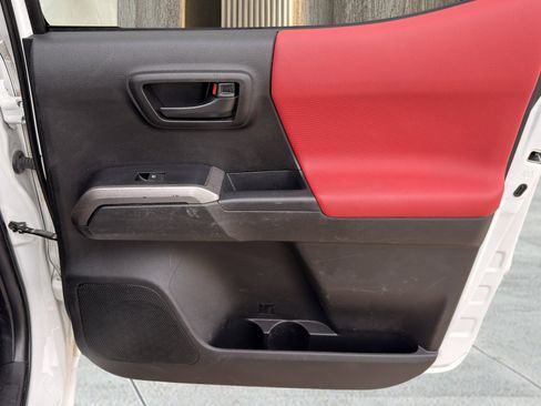 Used 2022 Toyota Tacoma SR5 RWD image 34