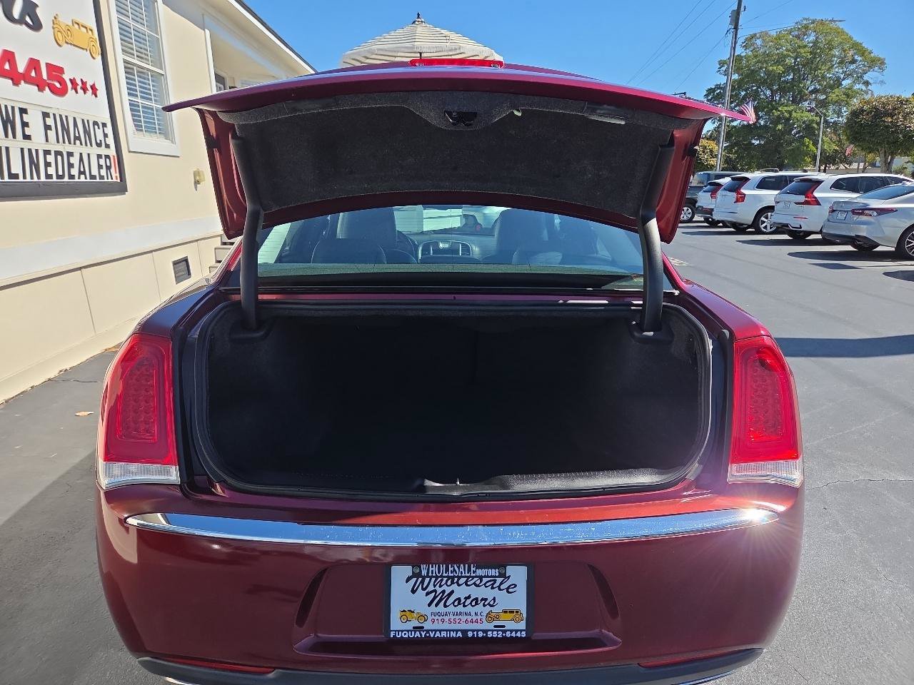 Used 2016 Chrysler 300 Limited RWD image 6