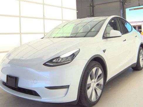 Used 2023 Tesla Model Y Long Range AWD/4WD image 3