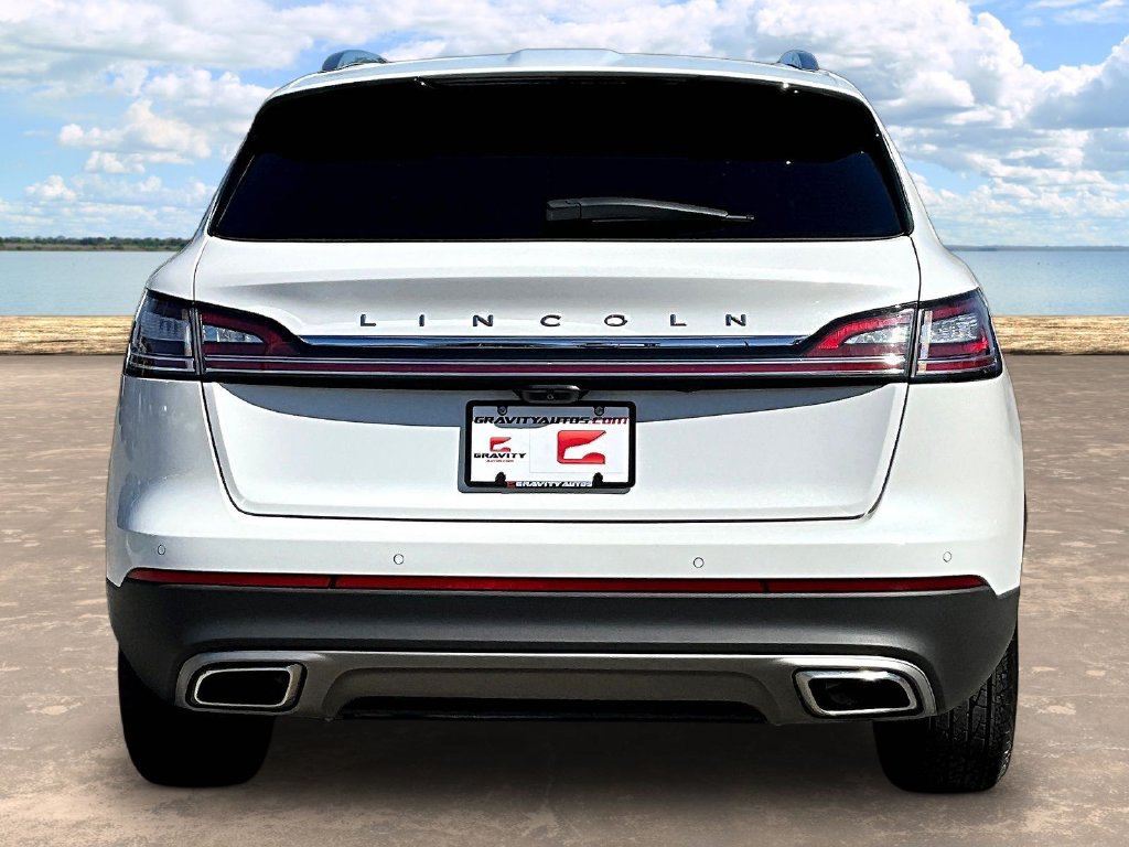 Used 2022 Lincoln Nautilus FWD w/ Premium Package image 5