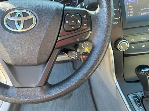 Used 2017 Toyota Camry LE image 23