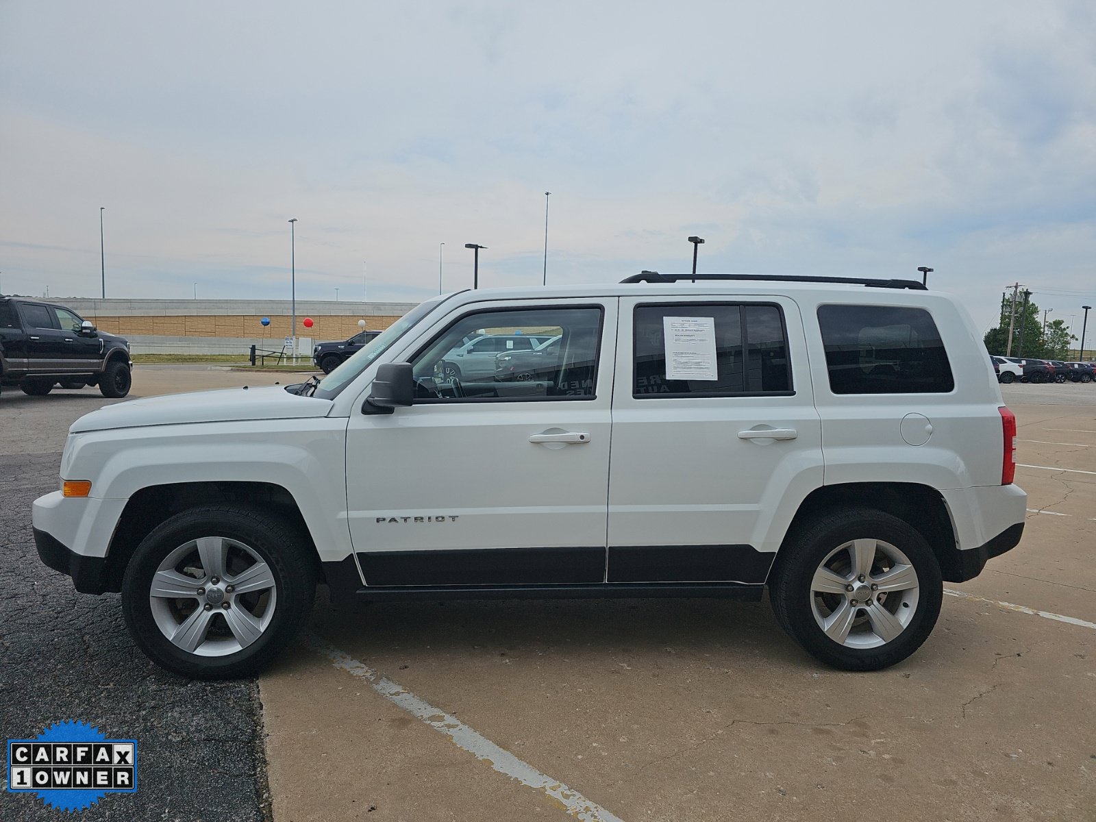 Used 2016 Jeep Patriot Latitude AWD/4WD image 9
