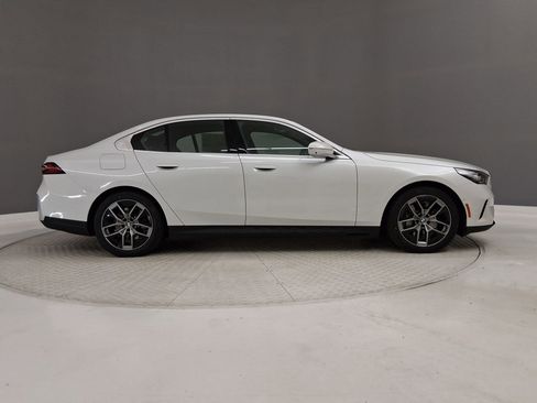 New 2026 BMW i5 eDrive40 w/ Premium Package RWD image 6