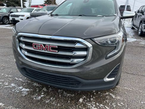 Used 2020 GMC Terrain SLE w/ Driver Convenience Package image 4