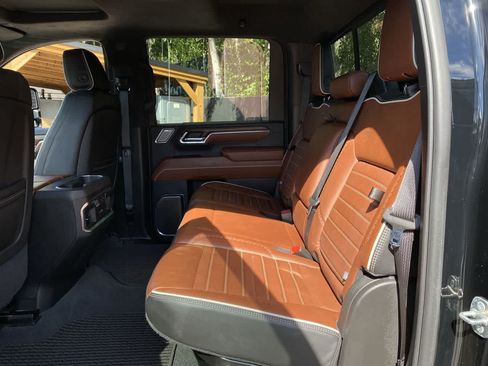 Used 2024 GMC Sierra 2500 Denali Ultimate AWD/4WD image 16