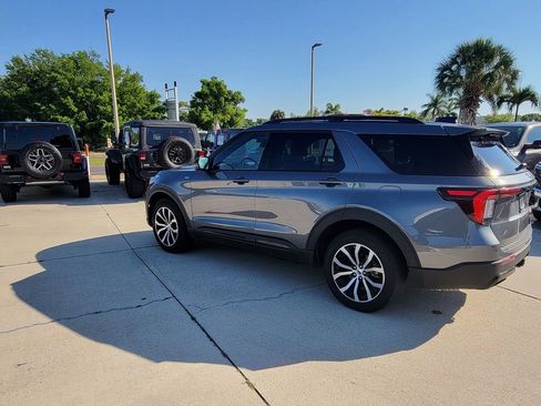 Used 2025 Ford Explorer ST-Line AWD/4WD image 3