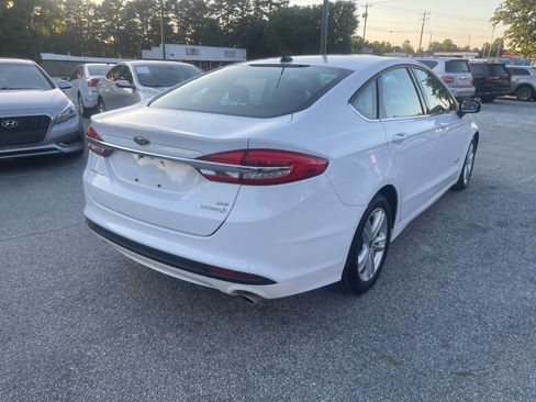 Used 2018 Ford Fusion SE FWD image 4