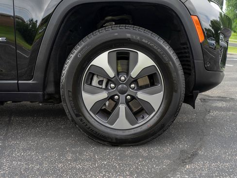 Used 2022 Jeep Grand Cherokee Limited 4xe w/ Luxury Tech Group II AWD/4WD image 11