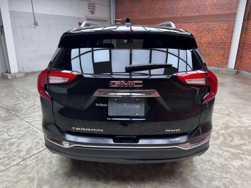 Used 2024 GMC Terrain SLT image 4