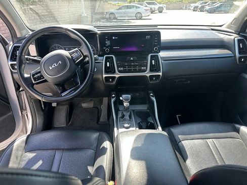 Used 2022 Kia Sorento S w/ Panoramic Sunroof Package FWD image 10