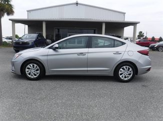 Used 2020 Hyundai Elantra SE image 1