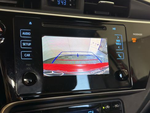 Used 2017 Toyota Corolla LE w/ Carpet Mat Package (TMS) FWD image 18
