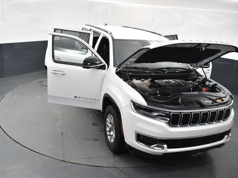 Used 2024 Jeep Wagoneer 4WD w/ Convenience Group I image 21