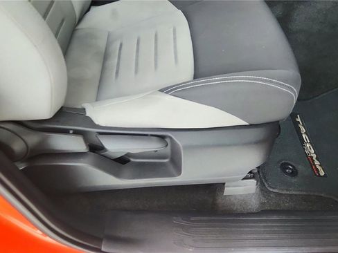 Used 2024 Toyota Tacoma TRD Off-Road image 21