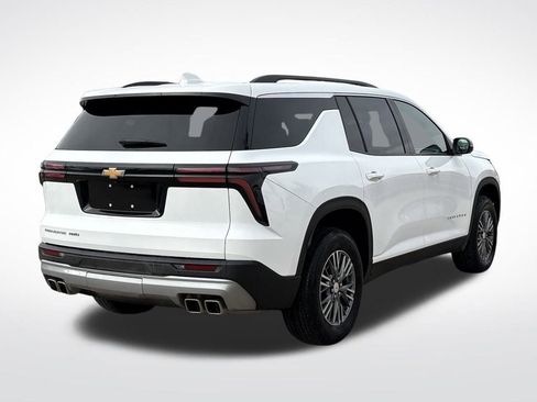 Used 2025 Chevrolet Traverse LT image 7