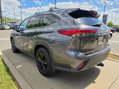 Used 2020 Toyota Highlander XLE AWD/4WD image 7