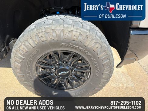 Used 2025 Chevrolet Silverado 2500 ZR2 w/ Technology Package AWD/4WD image 5