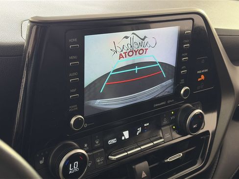 Used 2022 Toyota Highlander XLE FWD image 18
