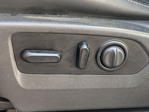 Used 2019 GMC Sierra 1500 SLT w/ SLT Premium Package image 17