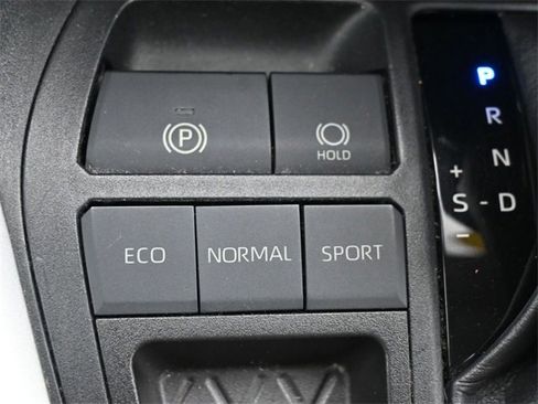 Used 2019 Toyota RAV4 XLE Premium image 34