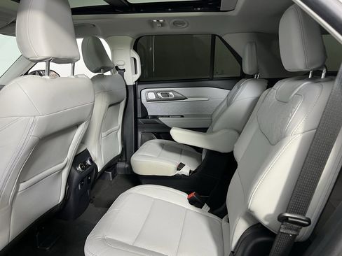 Used 2025 Ford Explorer Platinum w/ Ultimate Package image 26