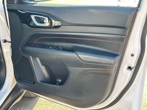 Used 2024 Jeep Compass Trailhawk image 14