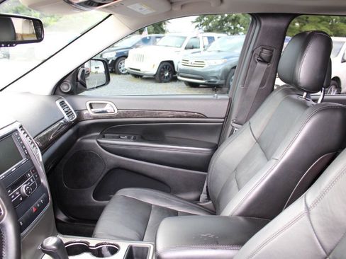 Used 2011 Jeep Grand Cherokee Laredo AWD/4WD image 14